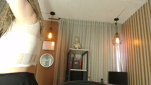 Iris Foster  online show from 04-30-26, 06:58