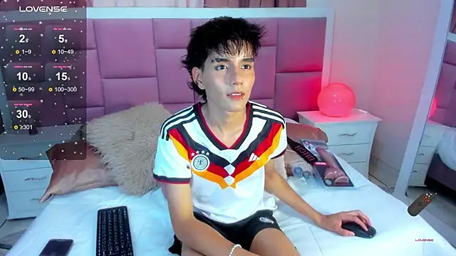 Snapshot of christopher_robin4 chatting on 05-30-26, 08:06 christopher robin4 online show from 05-30-26, 08:06