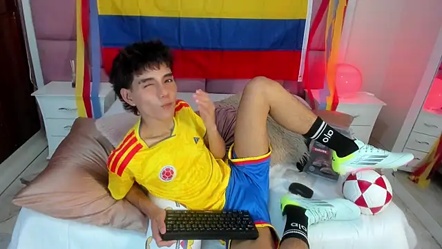 Snapshot of christopher_robin4 chatting on 06-11-26, 07:34 christopher robin4 online show from 06-11-26, 07:34
