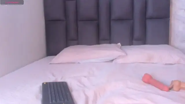 Snapshot of maddy__howard chatting on 07-14-26, 01:39 maddy howard online show from 07-14-26, 01:39