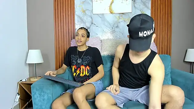 LOVE GUYS1 online show from 04-28-26, 07:19