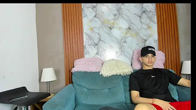 LOVE GUYS1 online show from 06-23-26, 01:20