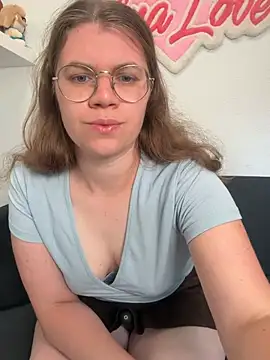 Snapshot of Lina-Love chatting on 06-07-26, 06:39 Lina-Love online show from 06-07-26, 06:39