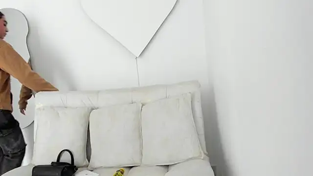 LiaCampbell  online show from 07-22-26, 08:00