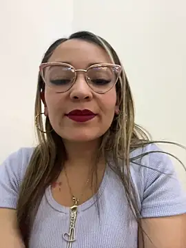 kimismile0414 online show from 05-05-26, 01:13
