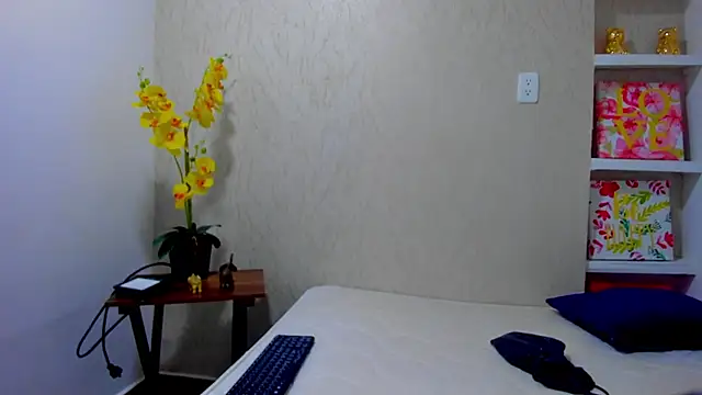 ChloeSmith9 online show from 06-19-26, 09:07