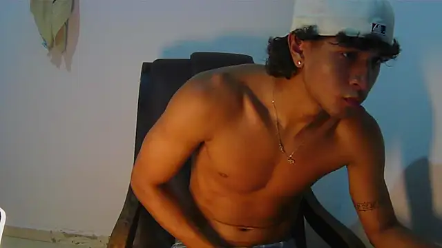 Snapshot of Hansel_take chatting on 05-27-26, 01:57 Hansel take online show from 05-27-26, 01:57