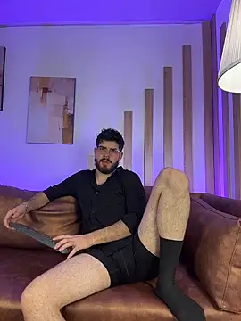 Snapshot of DomBoy_ chatting on 06-10-26, 08:19 DomBoy online show from 06-10-26, 08:19