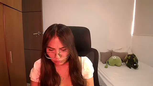 Snapshot of abbyyandmaxx chatting on 06-18-26, 04:11 abbyyandmaxx online show from 06-18-26, 04:11