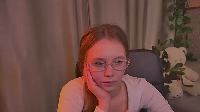 FloraLarsson online show from 06-05-26, 06:52
