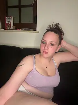 CuteBeaX online show from 06-18-26, 08:02