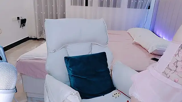 Snapshot of cute_iiii chatting on 05-09-26, 11:26 cute iiii online show from 05-09-26, 11:26