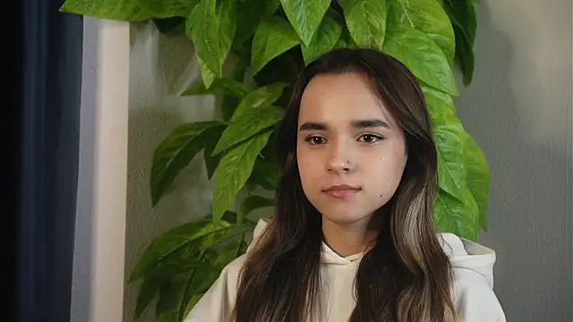 BethanyHitzler online show from 05-04-26, 04:52