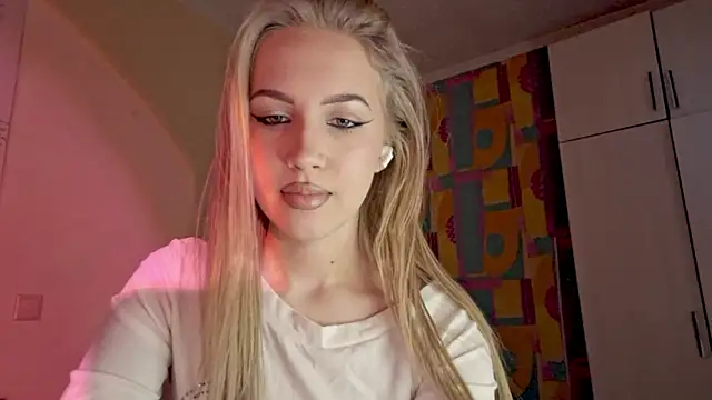 Snapshot of Katrinethequeen chatting on 06-13-26, 04:27 Katrinethequeen online show from 06-13-26, 04:27