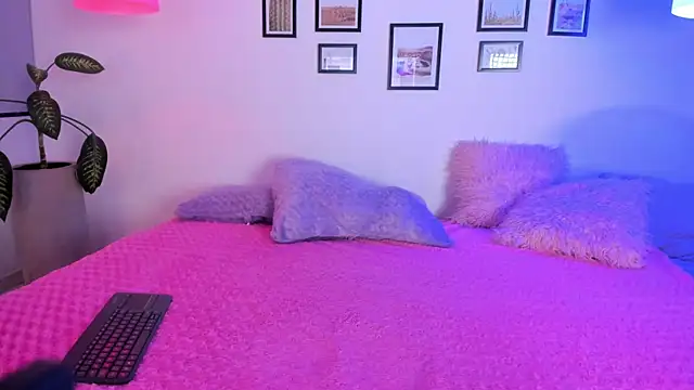 Snapshot of Kendaall_sweet chatting on 06-04-26, 03:12 Kendaall sweet online show from 06-04-26, 03:12