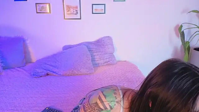 Snapshot of Kendaall_sweet chatting on 07-14-26, 03:00 Kendaall sweet online show from 07-14-26, 03:00