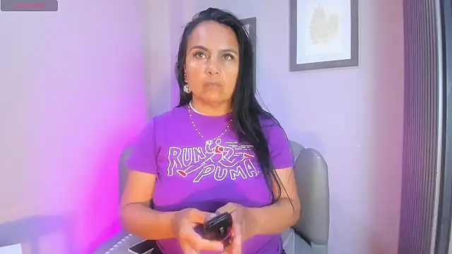 Roxanna moore online show from 06-29-26, 05:25