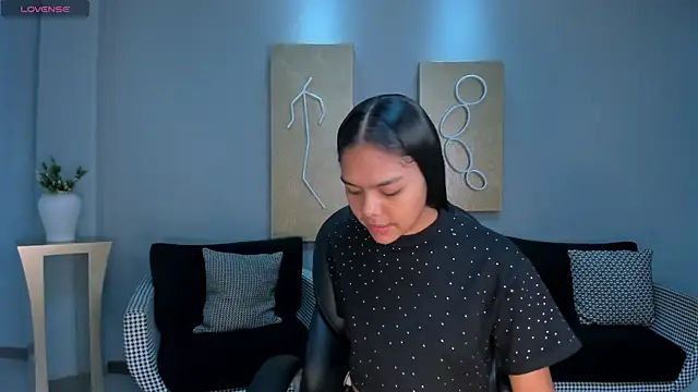 SaphiraJames online show from 06-17-26, 05:58