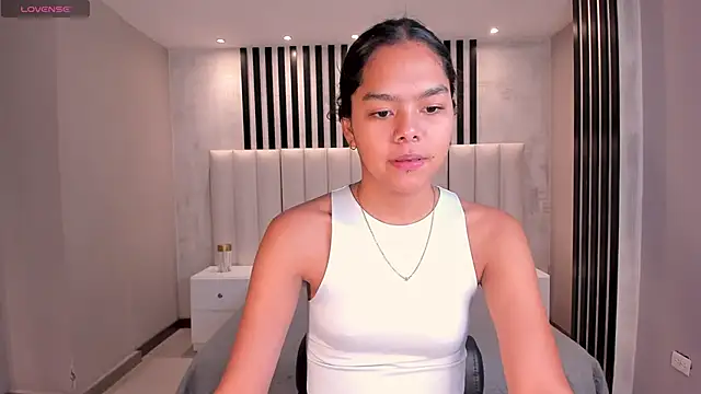 SaphiraJames online show from 06-27-26, 01:54