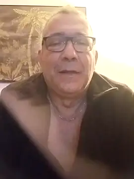 Snapshot of Soloyan chatting on 12-22-24, 06:17 Soloyan online show from 12-22-24, 06:17