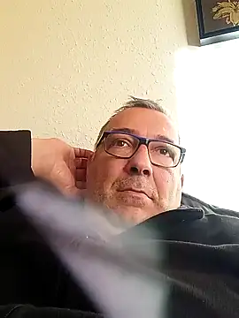 Snapshot of Soloyan chatting on 12-25-24, 10:50 Soloyan online show from 12-25-24, 10:50