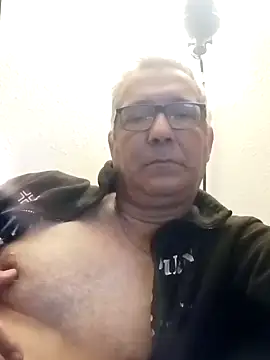 Snapshot of Soloyan chatting on 01-28-25, 05:54 Soloyan online show from 01-28-25, 05:54