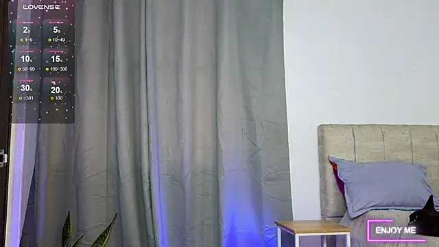 Snapshot of megangil_ chatting on 06-07-26, 01:37 megangil online show from 06-07-26, 01:37