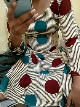 Snapshot of Seema_yadav01 chatting on 06-07-26, 06:06 Seema yadav01 online show from 06-07-26, 06:06
