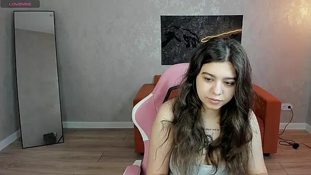 Snapshot of Trisha_Moore chatting on 05-26-26, 01:12 Trisha Moore online show from 05-26-26, 01:12