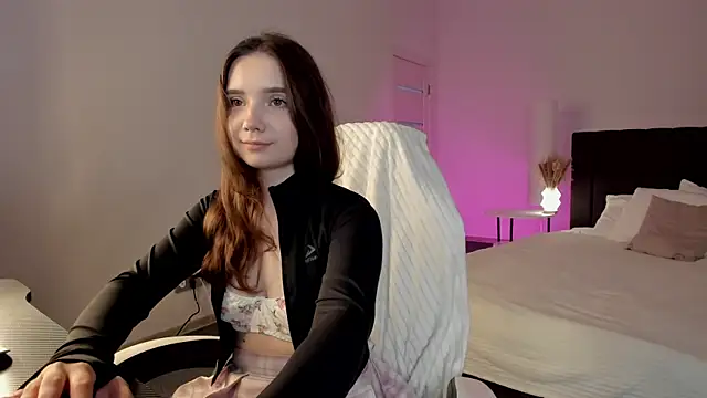 Snapshot of Elvienne chatting on 06-10-26, 03:18 Elvienne online show from 06-10-26, 03:18