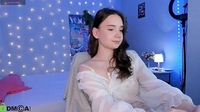 Snapshot of Elvienne chatting on 06-12-26, 03:49 Elvienne online show from 06-12-26, 03:49