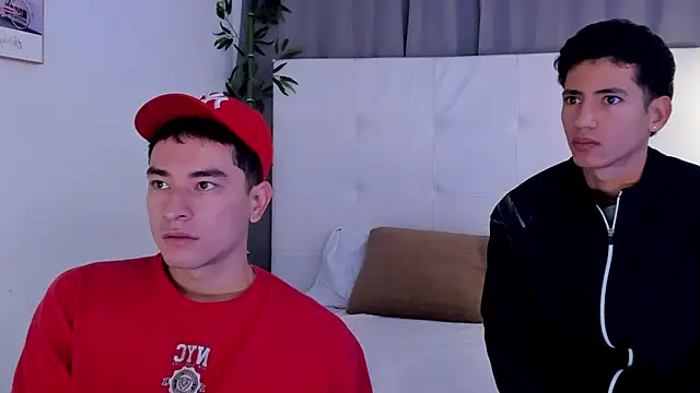 Snapshot of Alejo-and-Thiago chatting on 06-03-26, 12:19 Alejo-and-Thiago online show from 06-03-26, 12:19