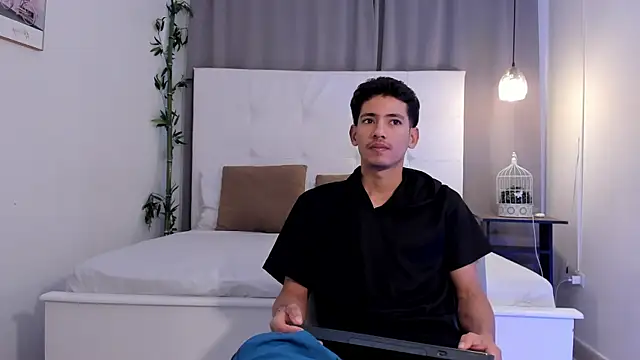 Alejo-and-Thiago online show from 07-18-26, 12:20