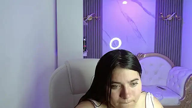 Snapshot of Laurha_ chatting on 06-01-26, 07:48 Laurha online show from 06-01-26, 07:48