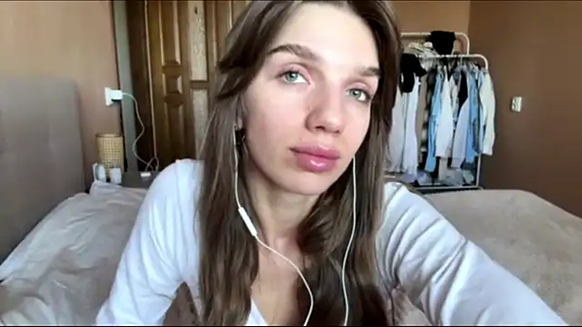 Snapshot of TrishIsaac chatting on 05-28-26, 06:32 TrishIsaac online show from 05-28-26, 06:32