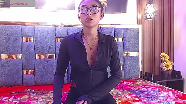 Mia konor06 online show from 05-28-26, 11:07