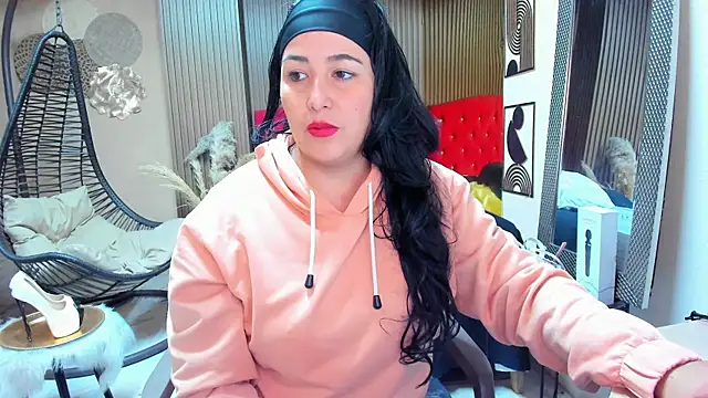 Snapshot of BBWLuxuryMuse chatting on 07-25-26, 12:14 BBWLuxuryMuse online show from 07-25-26, 12:14