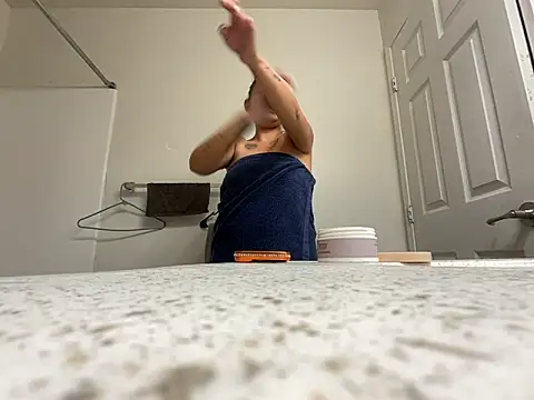 Baybeecakes online show from 05-18-26, 03:57