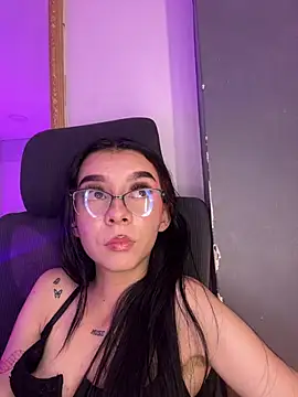 Snapshot of MelCherry chatting on 08-03-26, 05:39 MelCherry online show from 08-03-26, 05:39