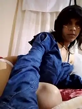 Snapshot of Liil_bunny chatting on 05-16-26, 10:36 Liil bunny online show from 05-16-26, 10:36
