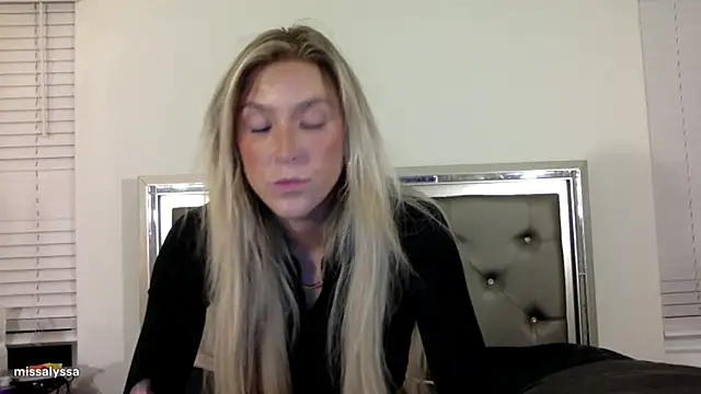 Misss alyssaaa online show from 06-10-26, 04:12