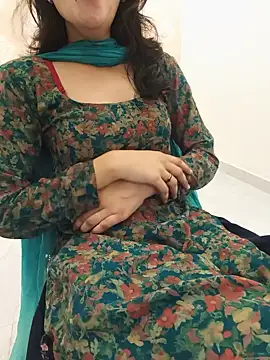 Snapshot of zoya_baby_ chatting on 08-02-26, 04:44 zoya baby online show from 08-02-26, 04:44