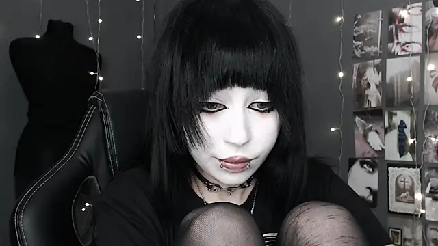 lucy8bit online show from 05-02-26, 10:15