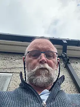 Snapshot of Moonraker64 chatting on 05-03-26, 11:05 Moonraker64 online show from 05-03-26, 11:05