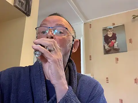 Snapshot of Moonraker64 chatting on 05-06-26, 07:02 Moonraker64 online show from 05-06-26, 07:02