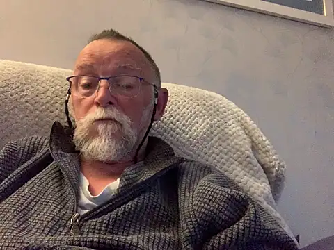 Snapshot of Moonraker64 chatting on 05-07-26, 07:30 Moonraker64 online show from 05-07-26, 07:30