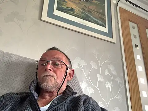 Snapshot of Moonraker64 chatting on 05-17-26, 02:24 Moonraker64 online show from 05-17-26, 02:24