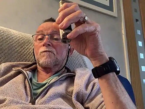 Snapshot of Moonraker64 chatting on 05-18-26, 06:58 Moonraker64 online show from 05-18-26, 06:58