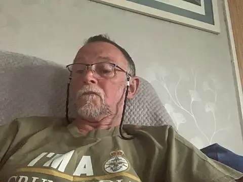 Snapshot of Moonraker64 chatting on 05-27-26, 07:33 Moonraker64 online show from 05-27-26, 07:33