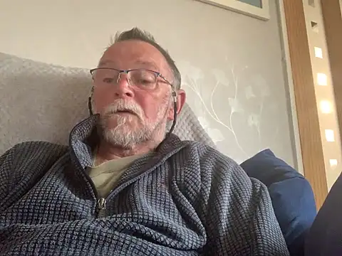 Snapshot of Moonraker64 chatting on 06-06-26, 07:29 Moonraker64 online show from 06-06-26, 07:29